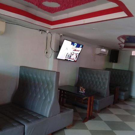 Checkpoint Inn Hotel, Момбаса Екстер'єр фото
