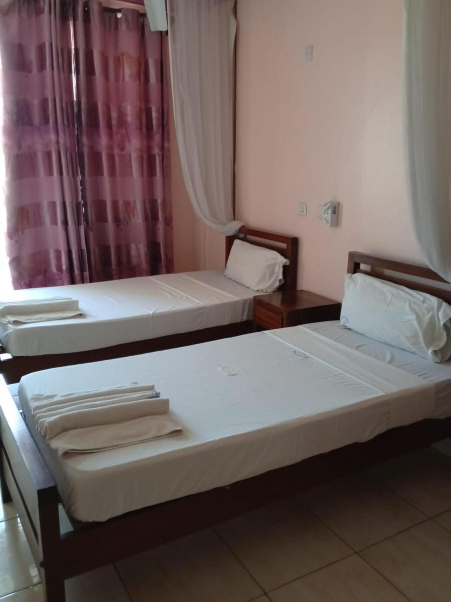 Checkpoint Inn Hotel, Момбаса Екстер'єр фото