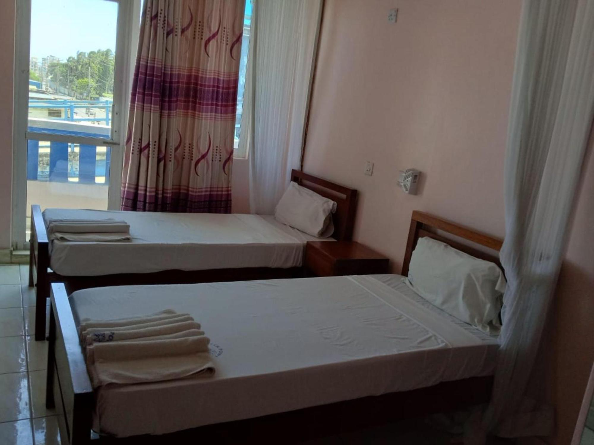 Checkpoint Inn Hotel, Момбаса Екстер'єр фото