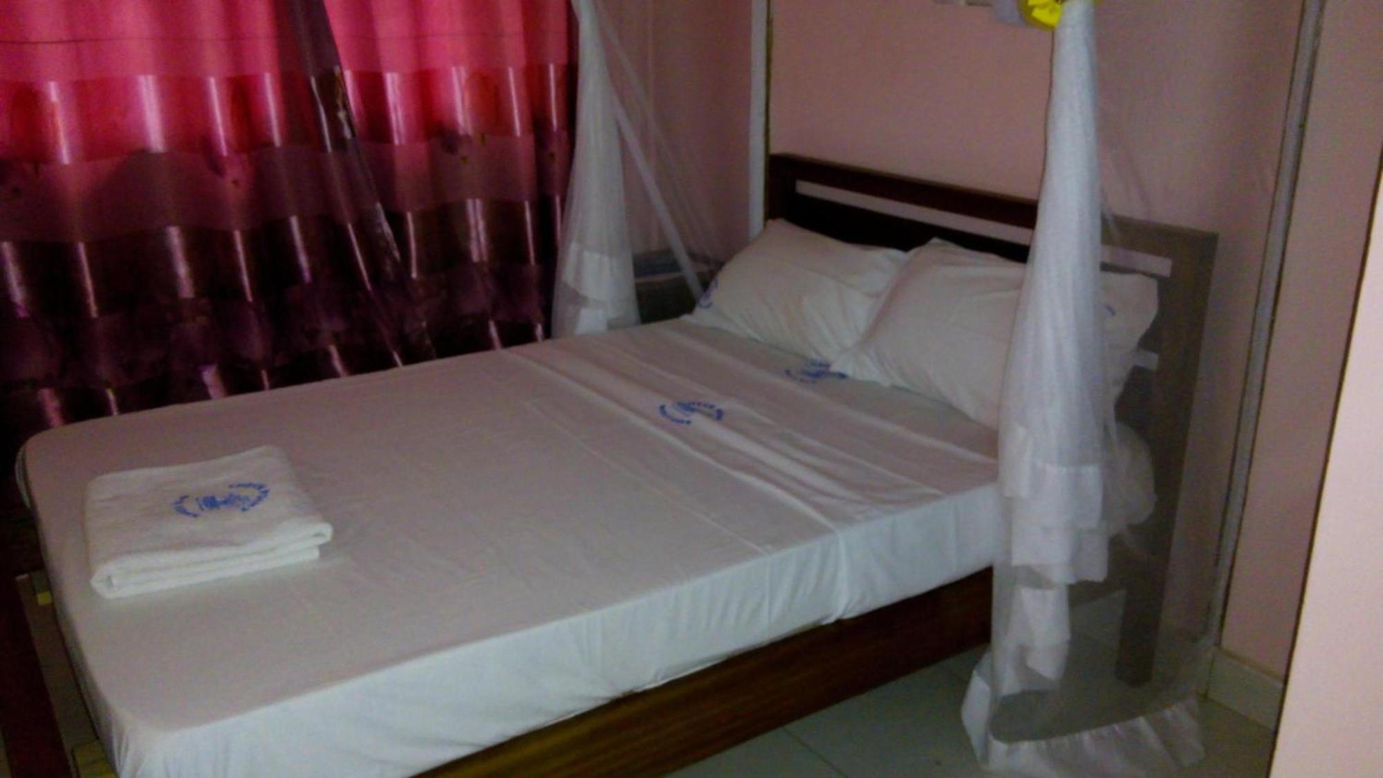 Checkpoint Inn Hotel, Момбаса Екстер'єр фото