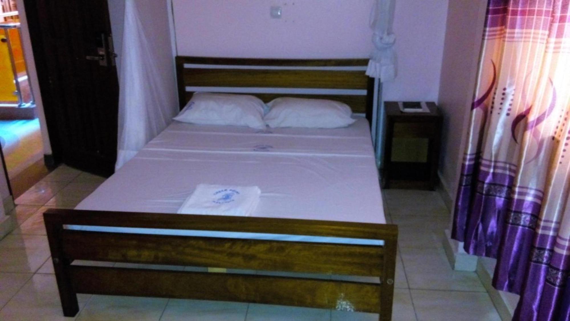 Checkpoint Inn Hotel, Момбаса Екстер'єр фото