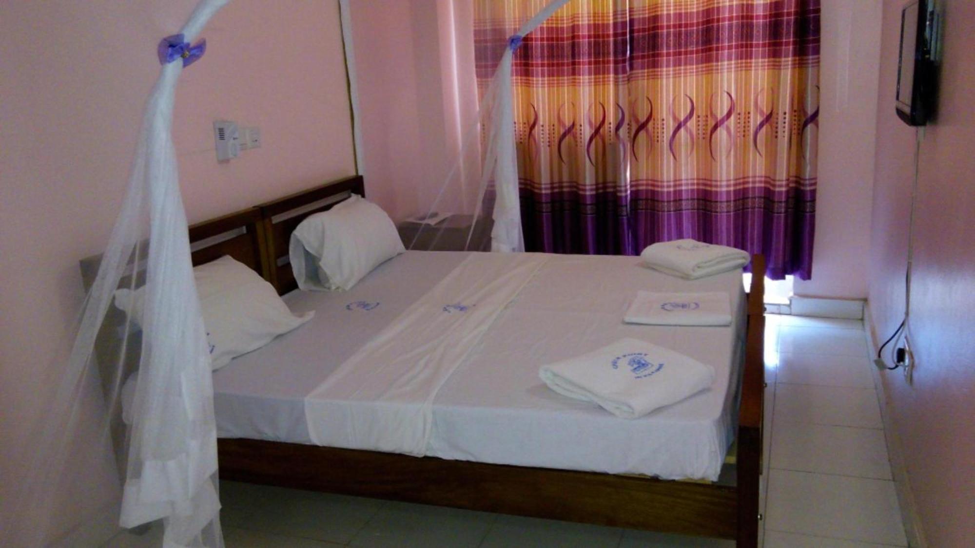 Checkpoint Inn Hotel, Момбаса Екстер'єр фото
