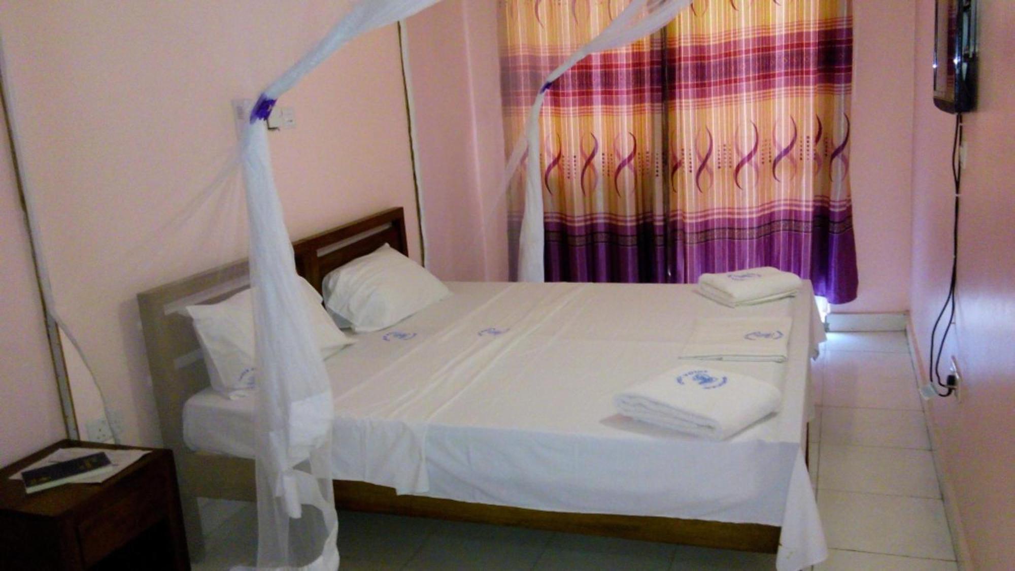 Checkpoint Inn Hotel, Момбаса Екстер'єр фото