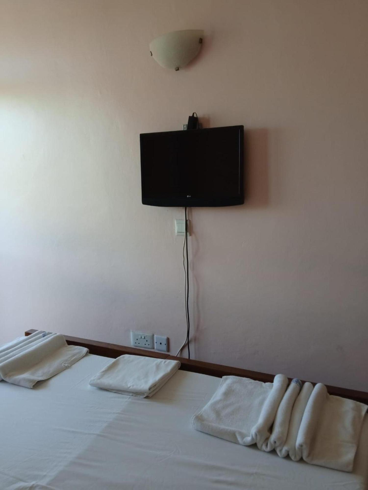Checkpoint Inn Hotel, Момбаса Екстер'єр фото