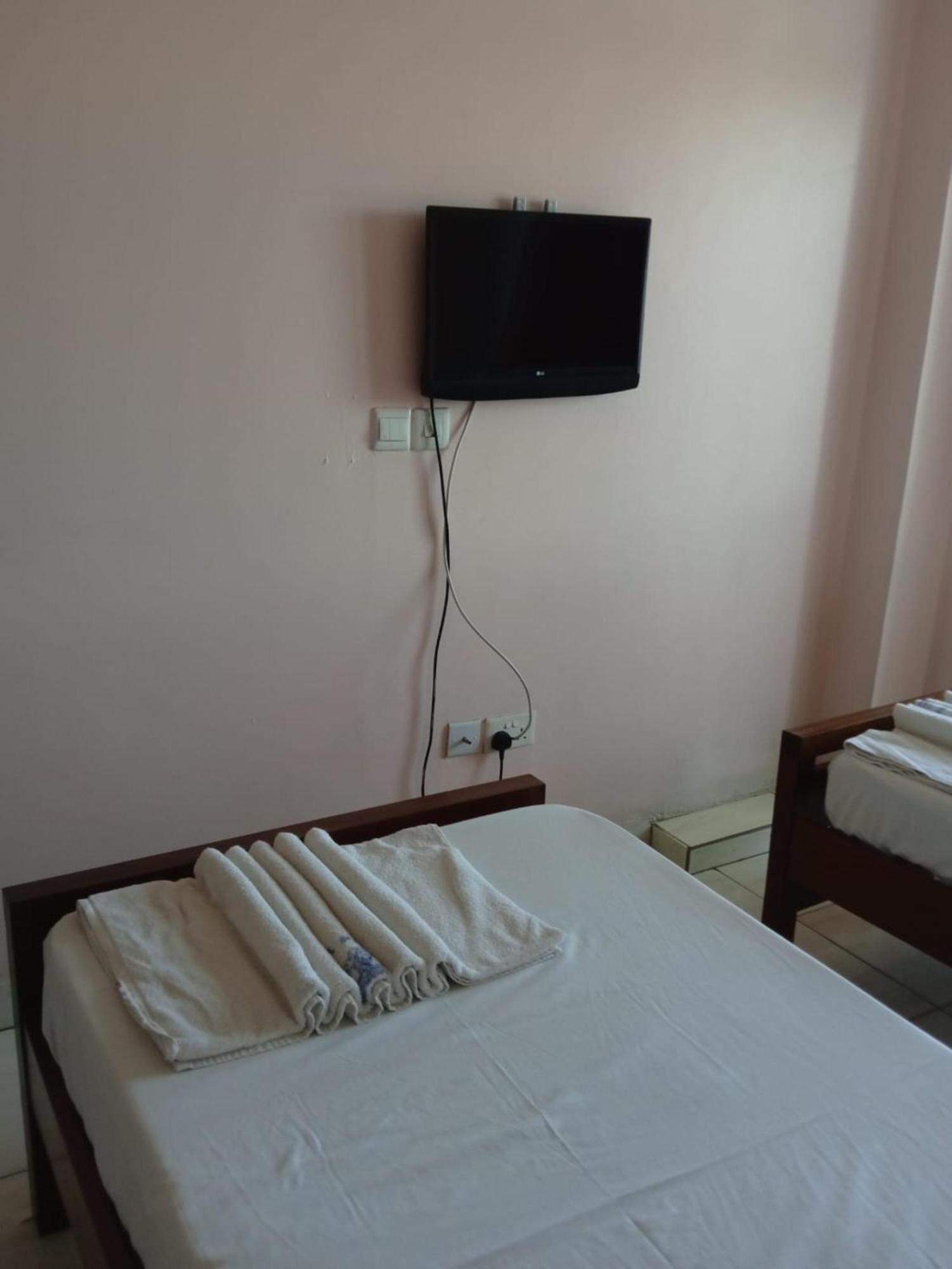 Checkpoint Inn Hotel, Момбаса Екстер'єр фото