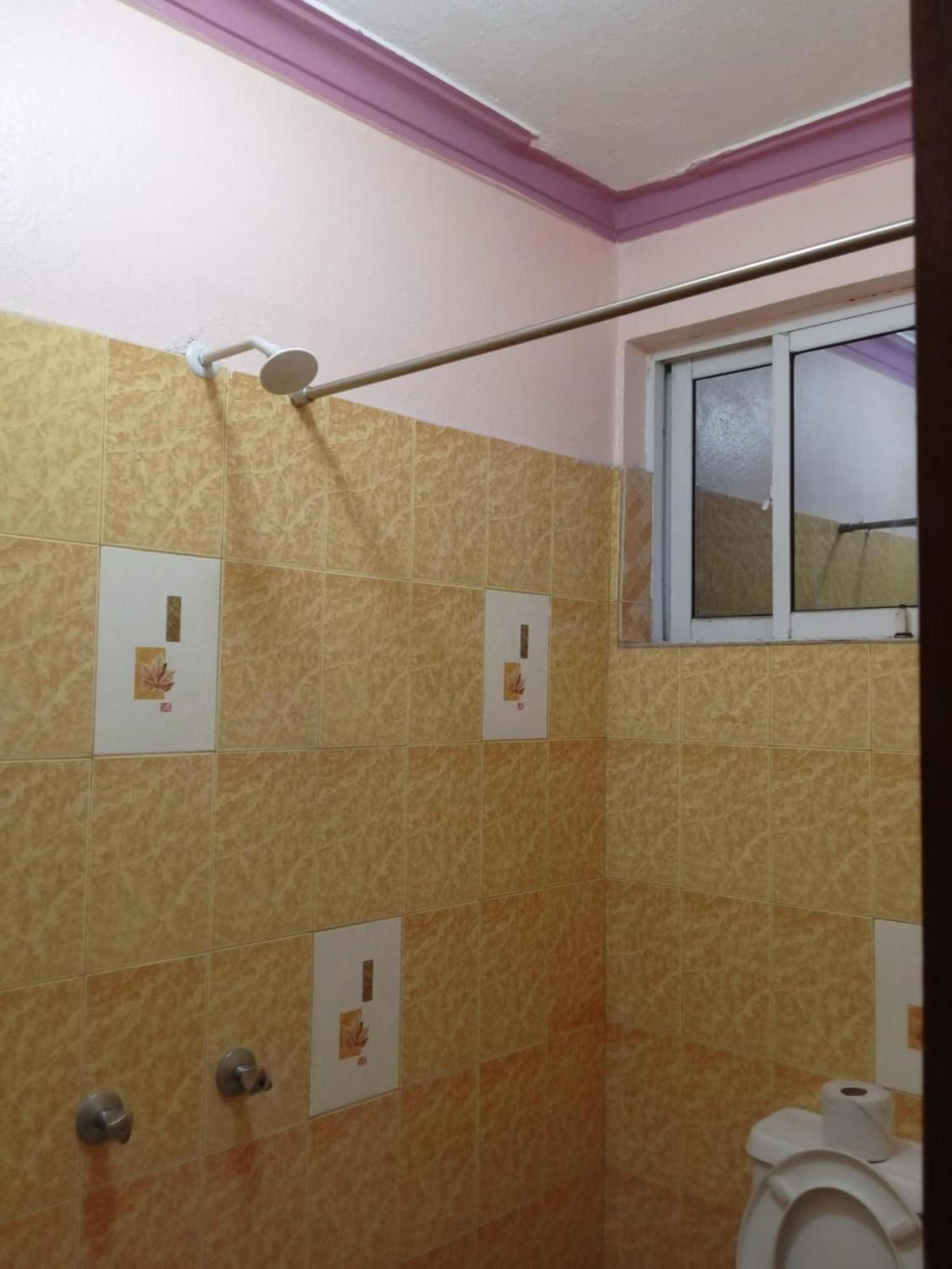 Checkpoint Inn Hotel, Момбаса Екстер'єр фото