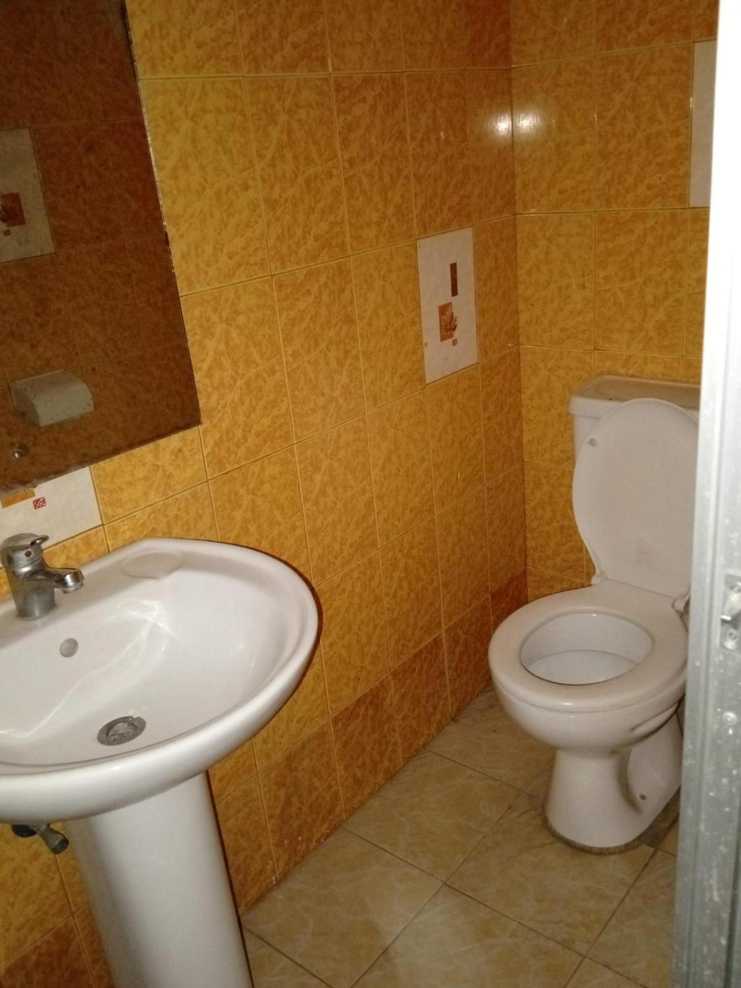 Checkpoint Inn Hotel, Момбаса Екстер'єр фото