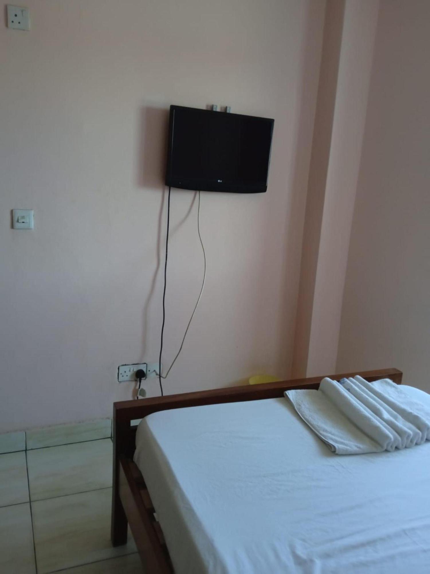 Checkpoint Inn Hotel, Момбаса Екстер'єр фото
