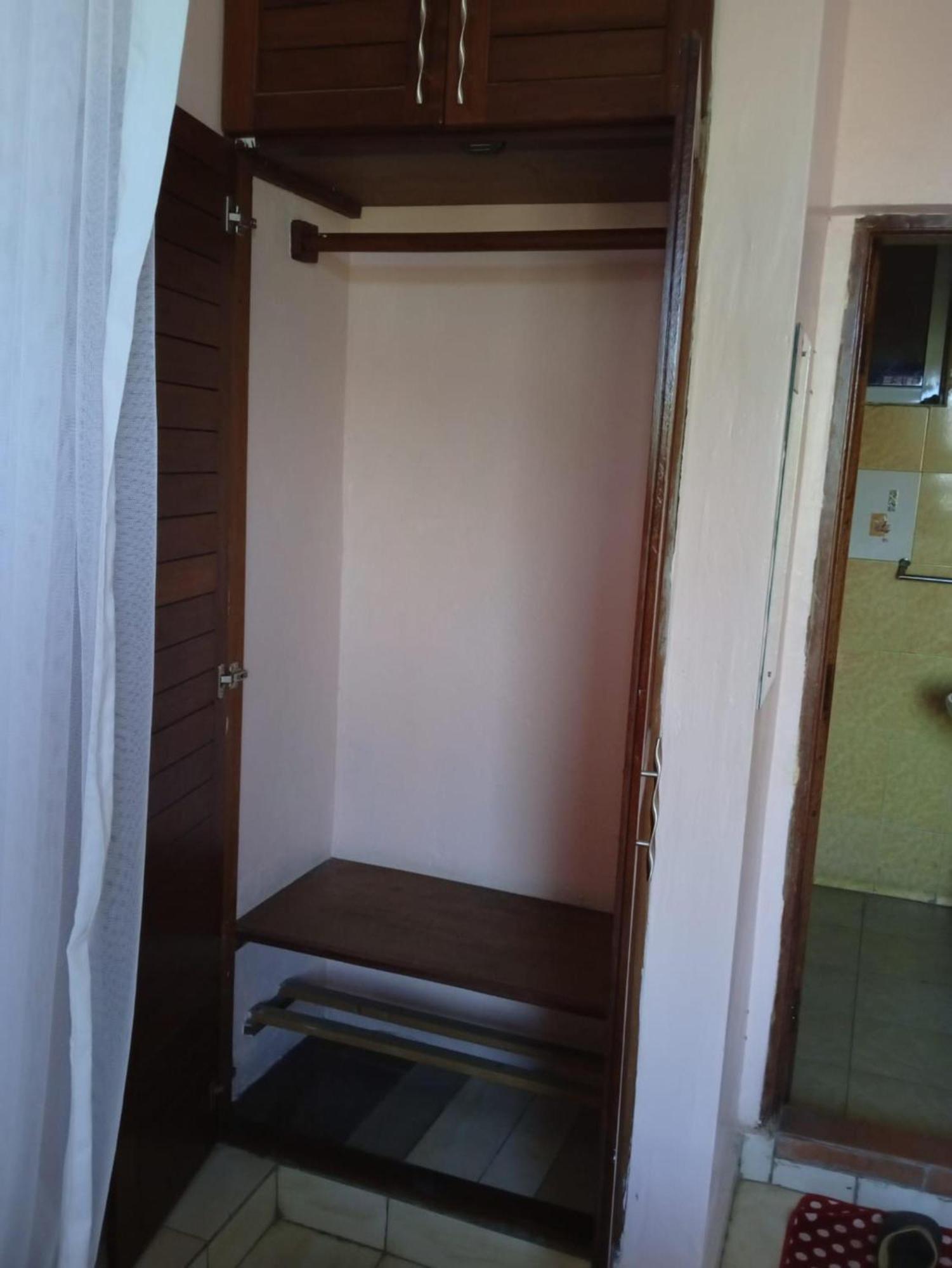 Checkpoint Inn Hotel, Момбаса Екстер'єр фото