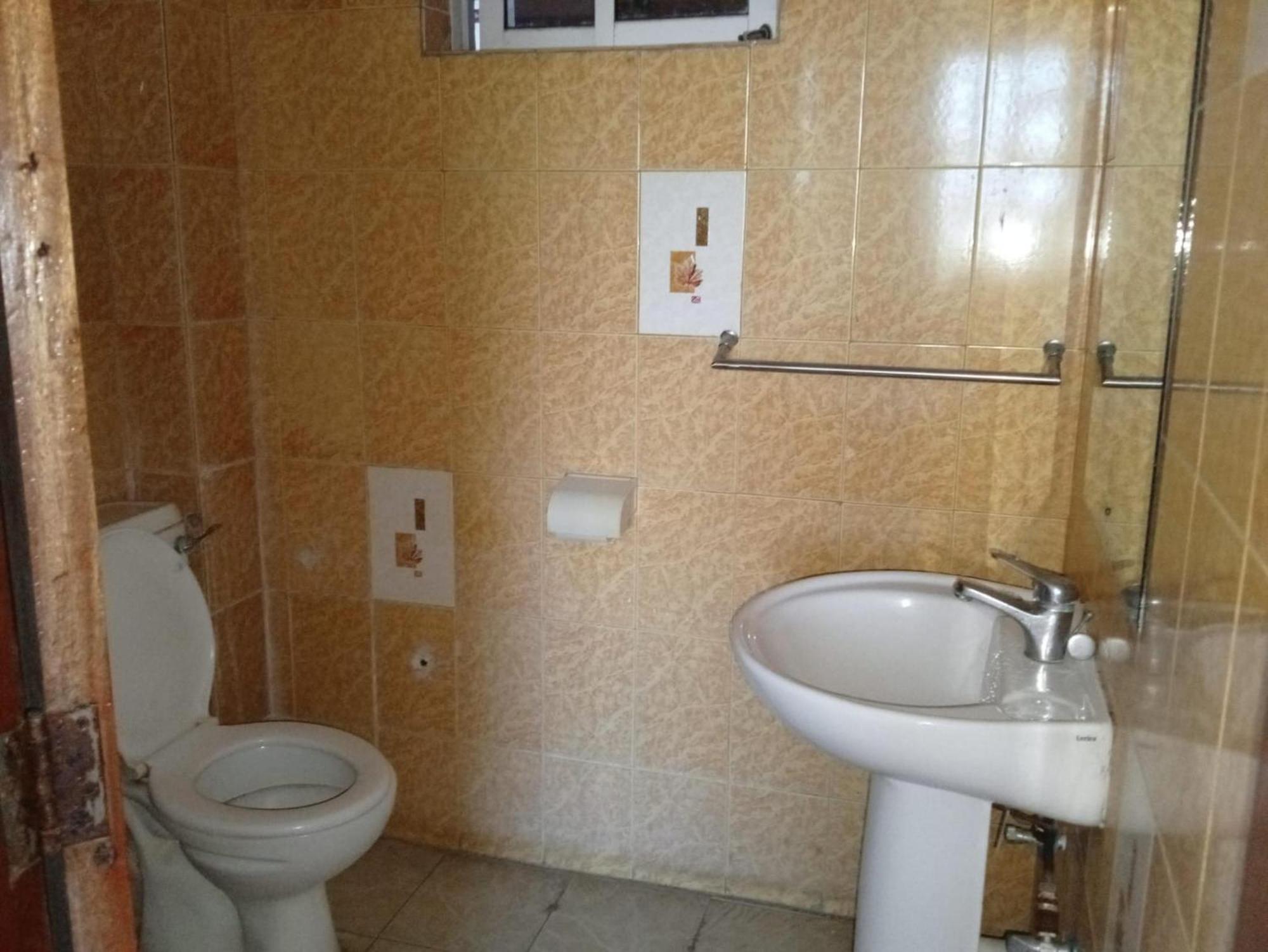 Checkpoint Inn Hotel, Момбаса Екстер'єр фото