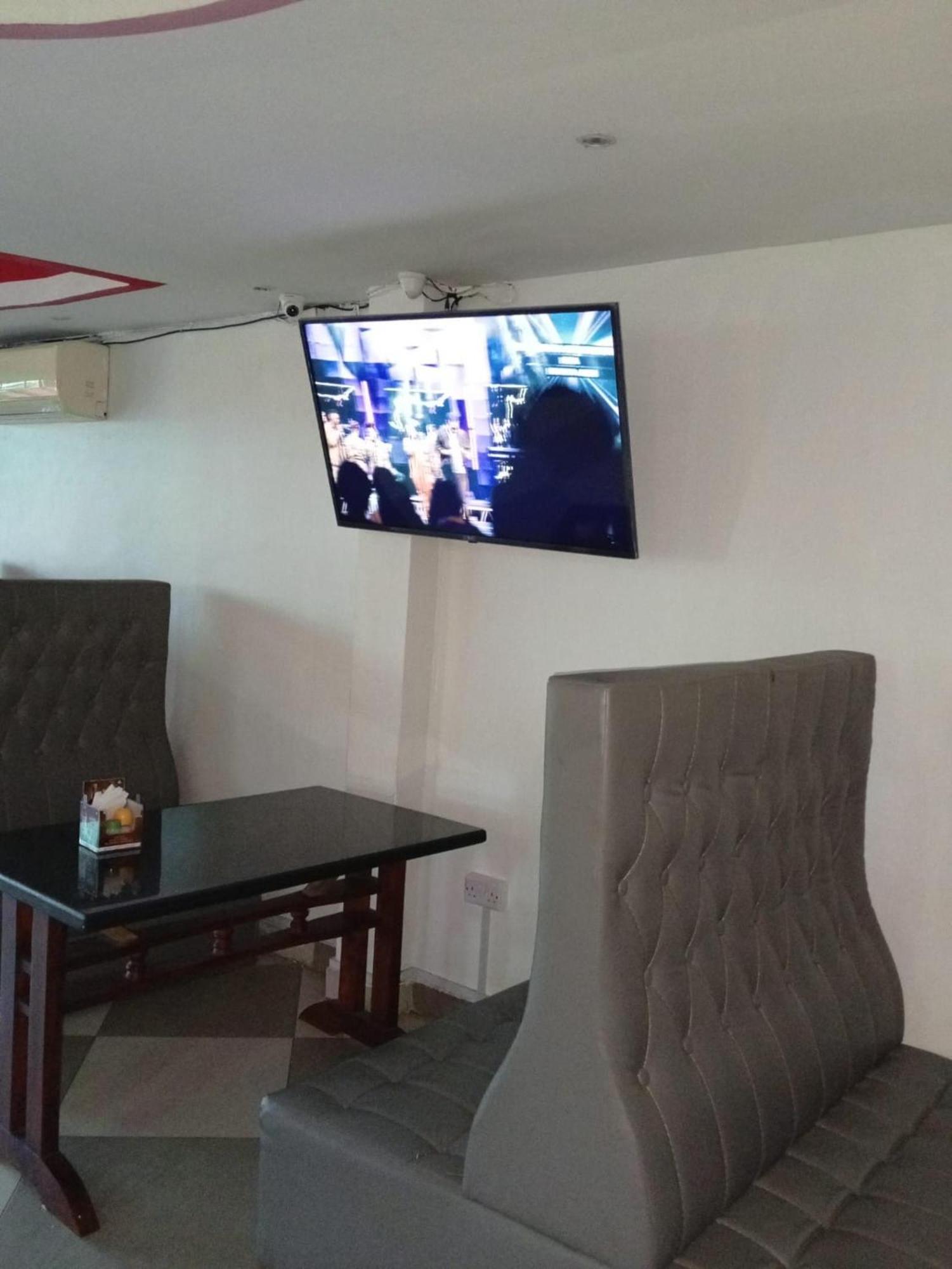 Checkpoint Inn Hotel, Момбаса Екстер'єр фото