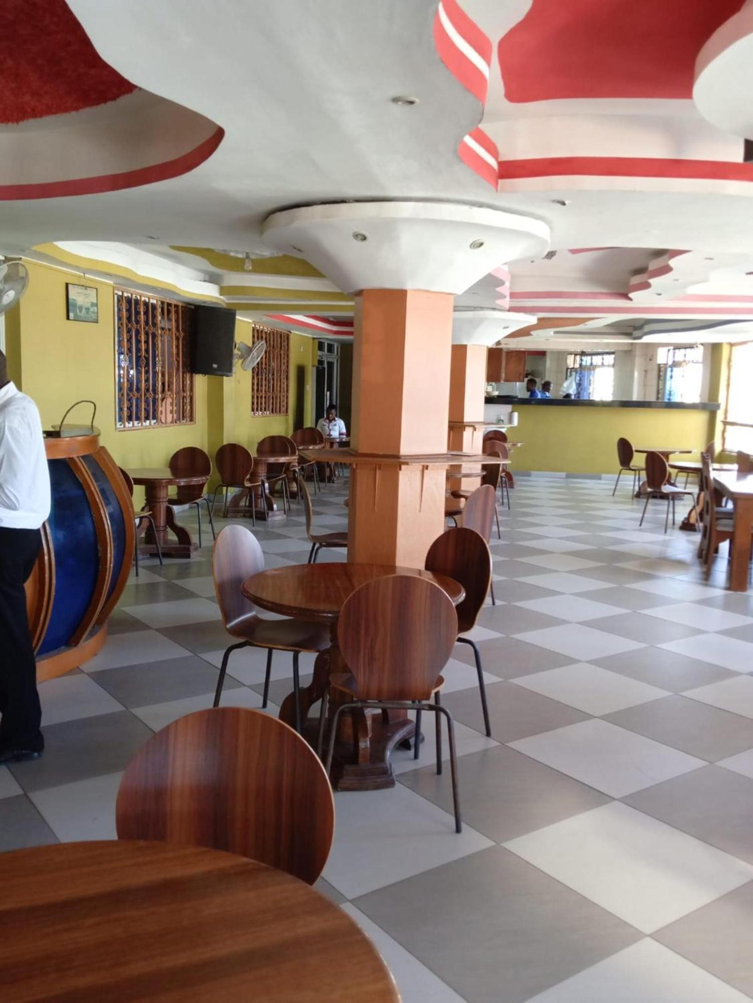 Checkpoint Inn Hotel, Момбаса Екстер'єр фото