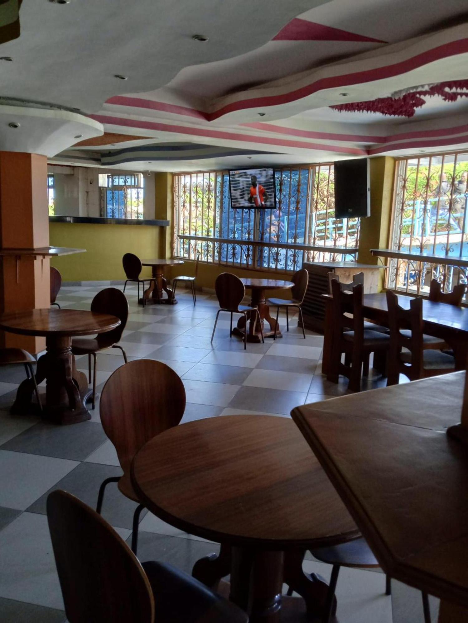 Checkpoint Inn Hotel, Момбаса Екстер'єр фото
