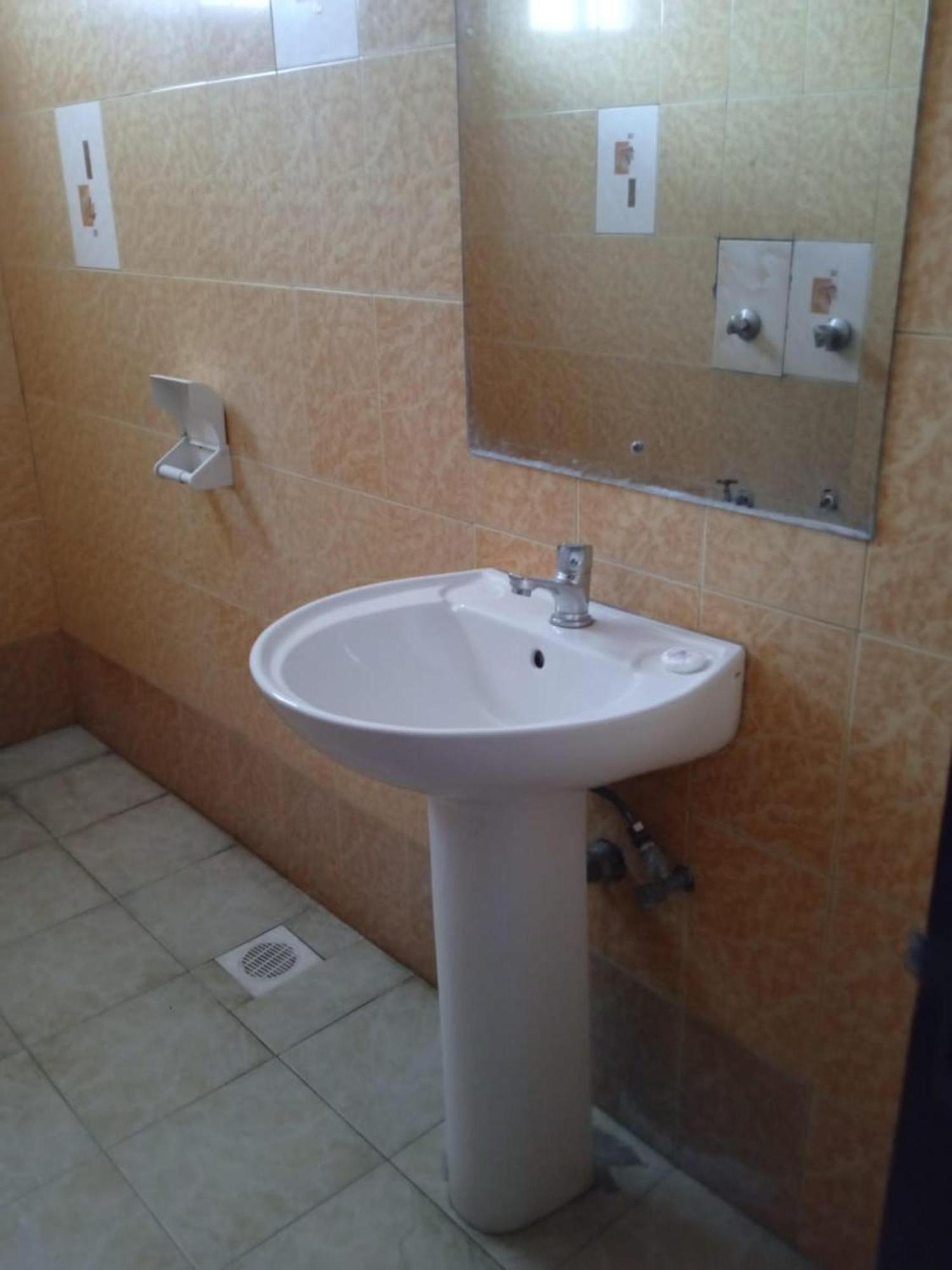 Checkpoint Inn Hotel, Момбаса Екстер'єр фото